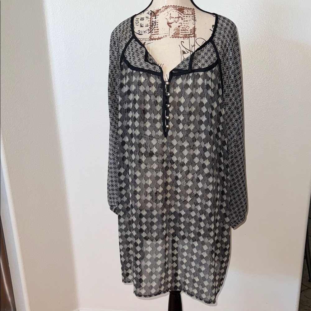 Avenue Black and White Geometric Tunic